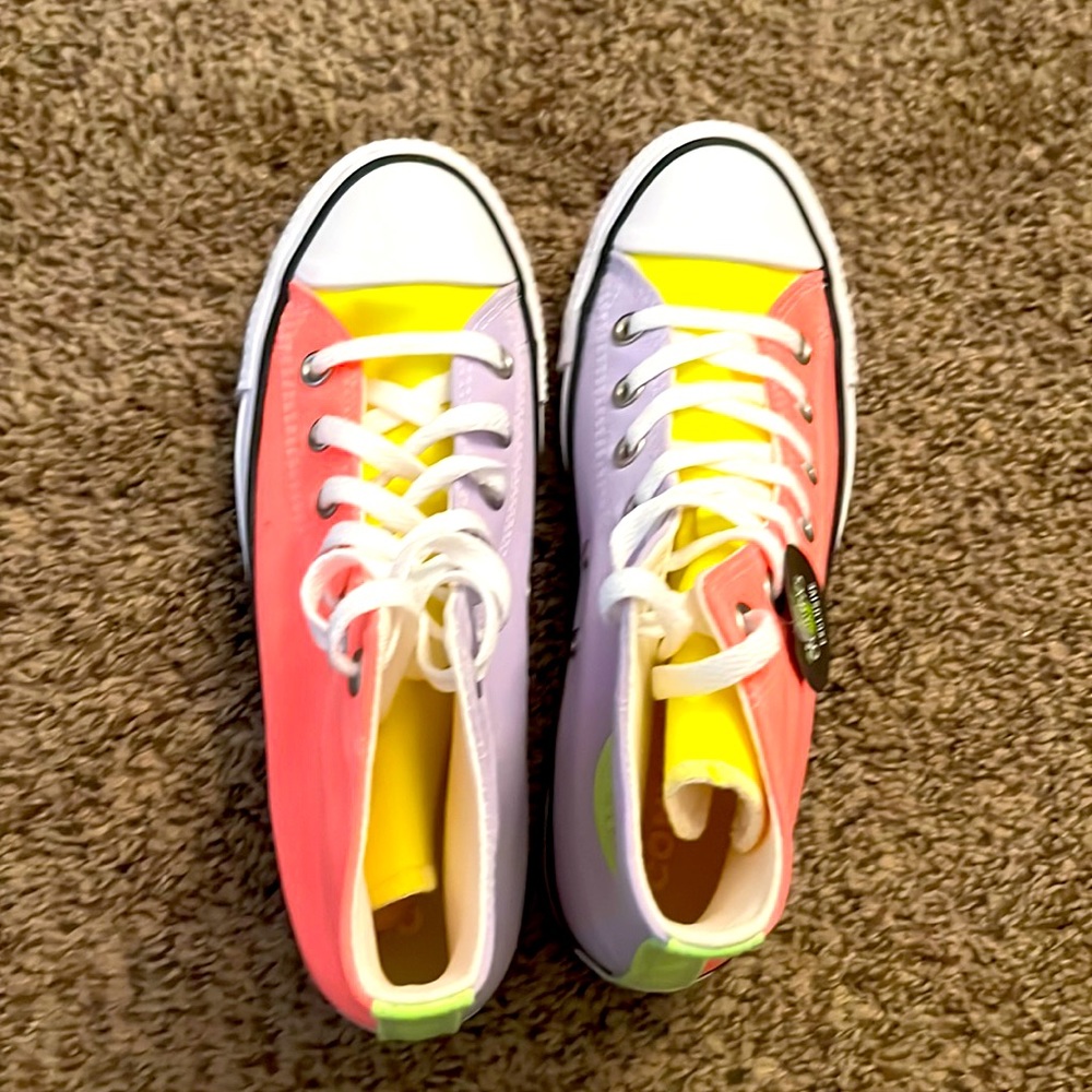 Brand New Never Worn with tags Bright Women’s Converse Sneakers Size 7